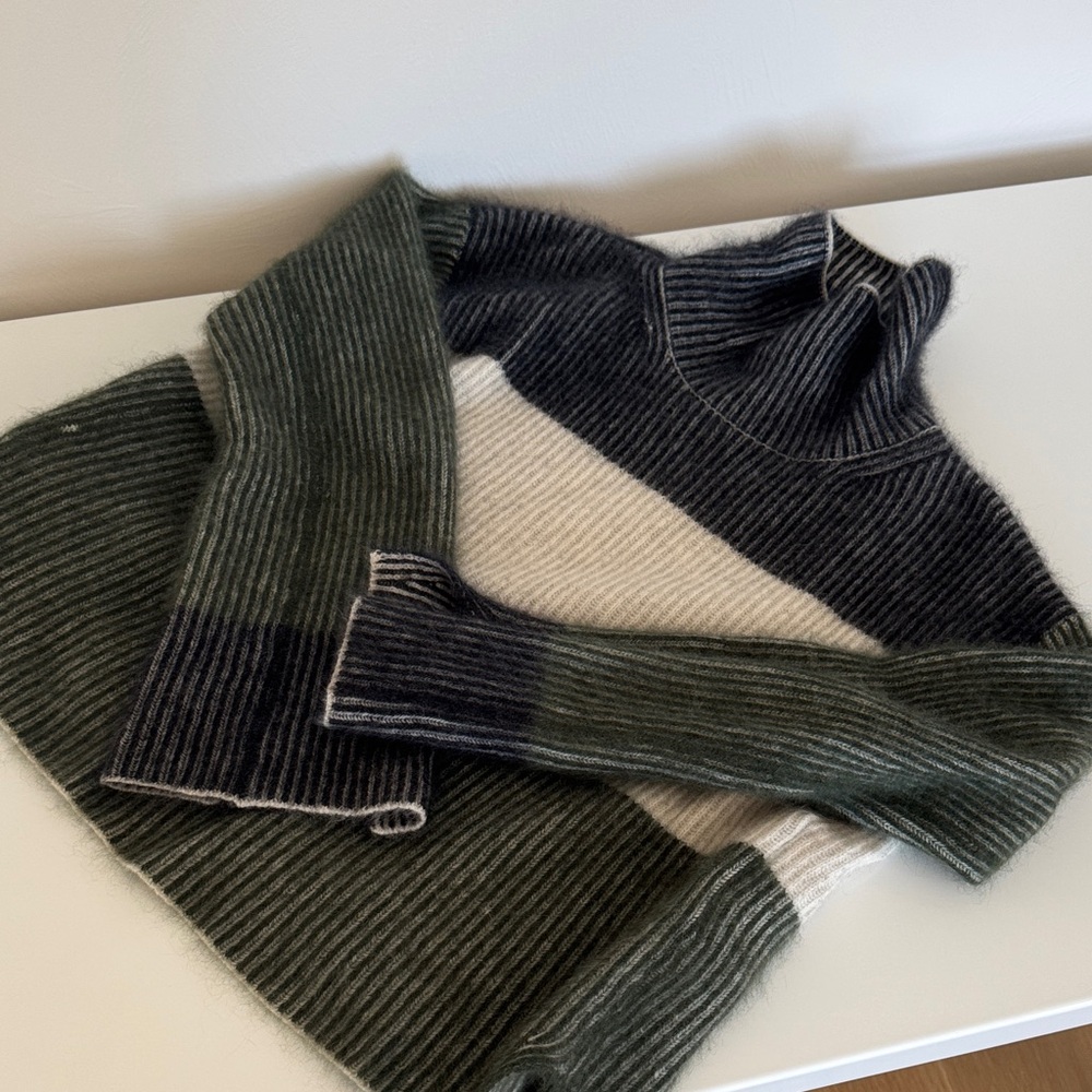 CT Plague Khaki Pattern knit turtleneck sweater, small